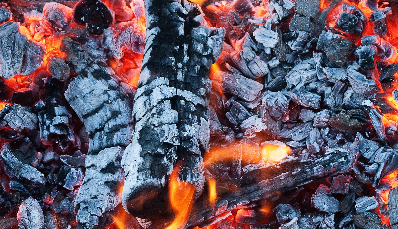 バーベキュー の炭火